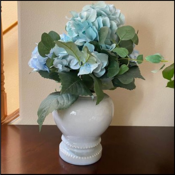 MWT ARTIFICIAL HYDRANGEAS ARRANGEMENTS IN VASE - Picture 2 of 8